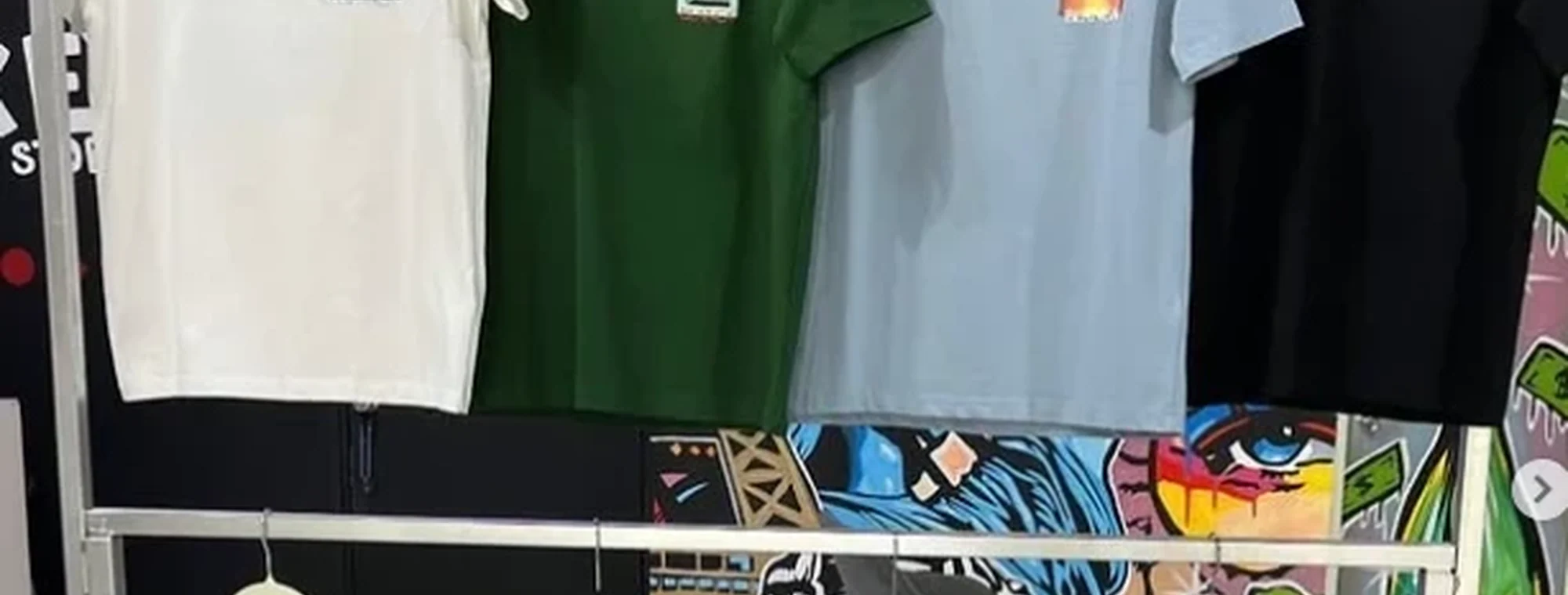 Playera turca en exhibición en la tienda de Kevstore