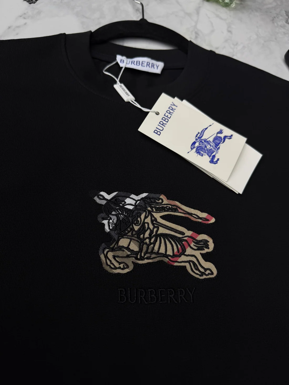 Playera turca con bordado al frente